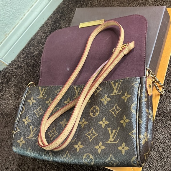 Louis Vuitton Favorite - Picture 3 of 9